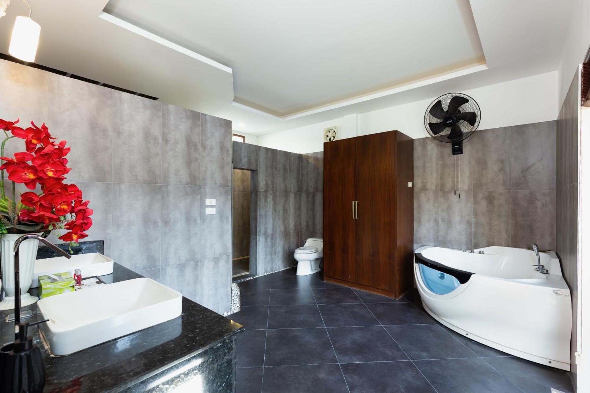 Extraordinary Courtyard 6Br Pool Villa Sri Suri, Naiharn Rawai Buitenkant foto
