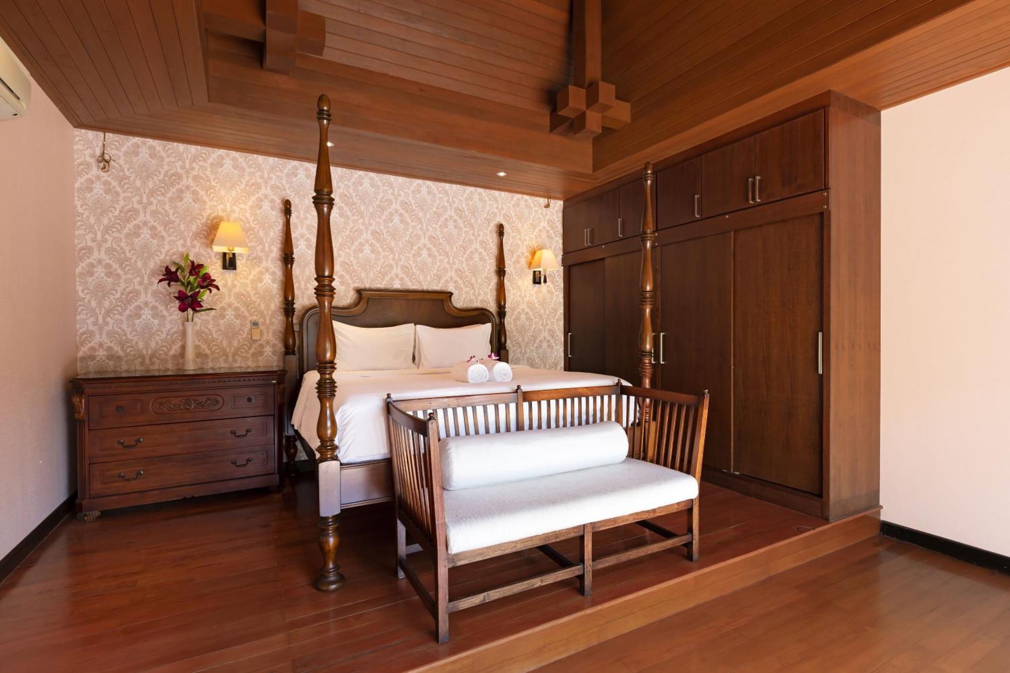 Extraordinary Courtyard 6Br Pool Villa Sri Suri, Naiharn Rawai Buitenkant foto